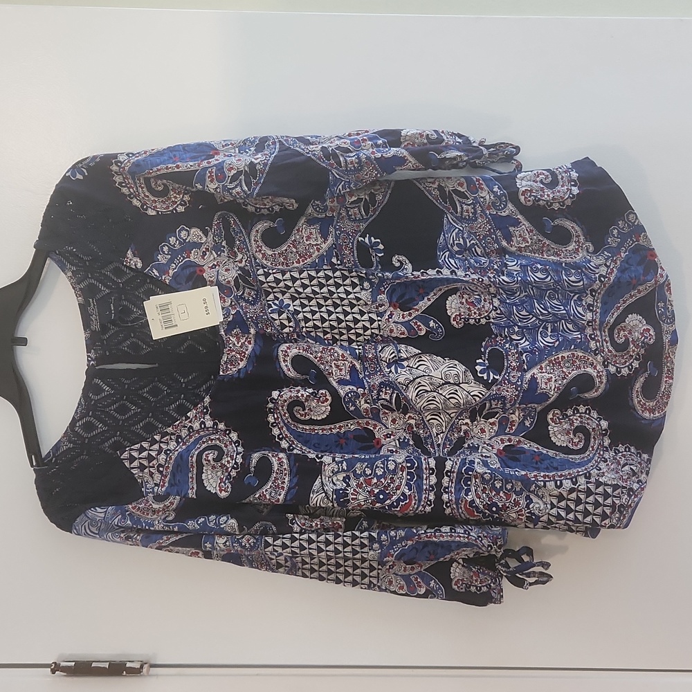 Ladies top navy paisley print with lace back